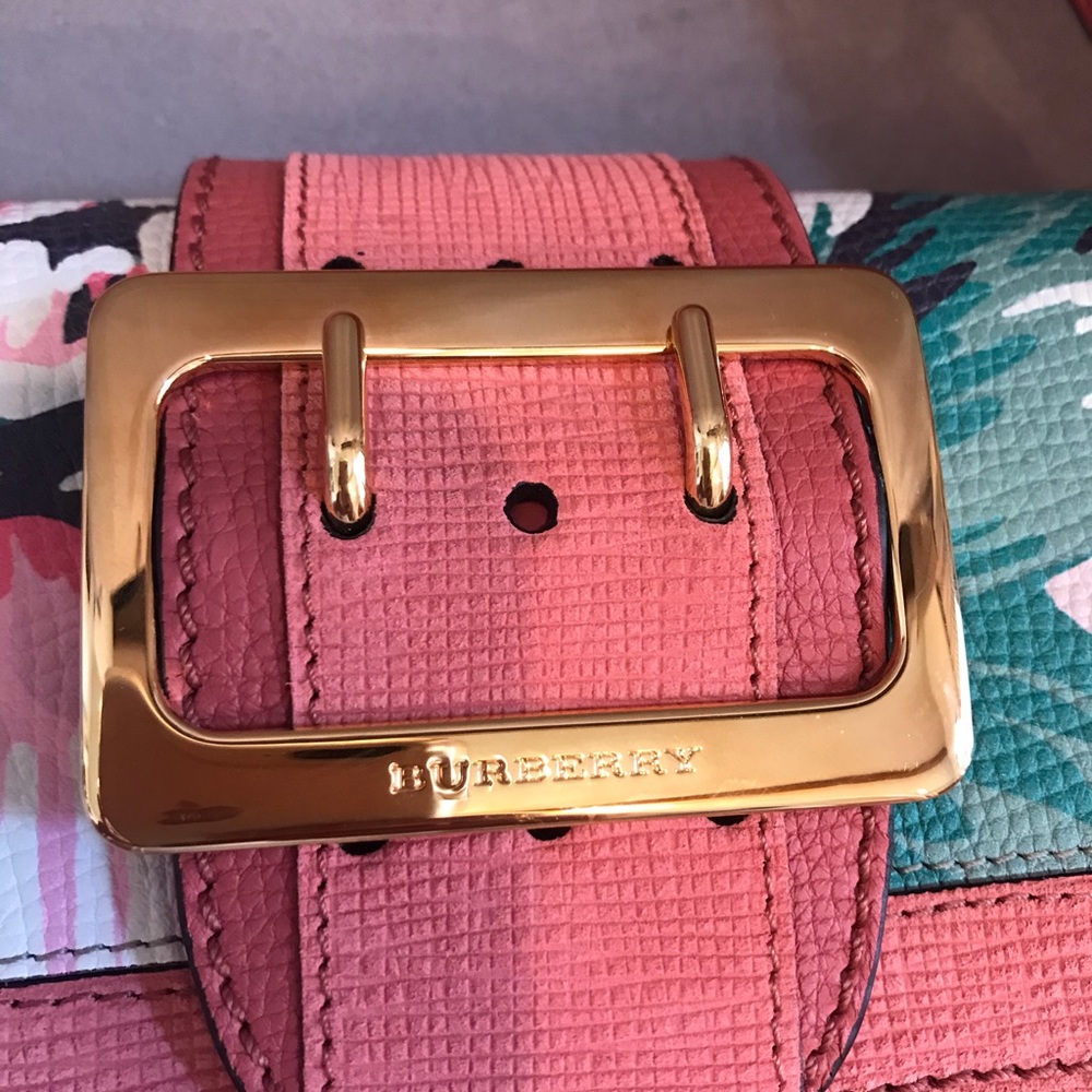 🍥SOLD🍥 Burberry Small Buckle Bag Peony Rose - Picture 3 of 11